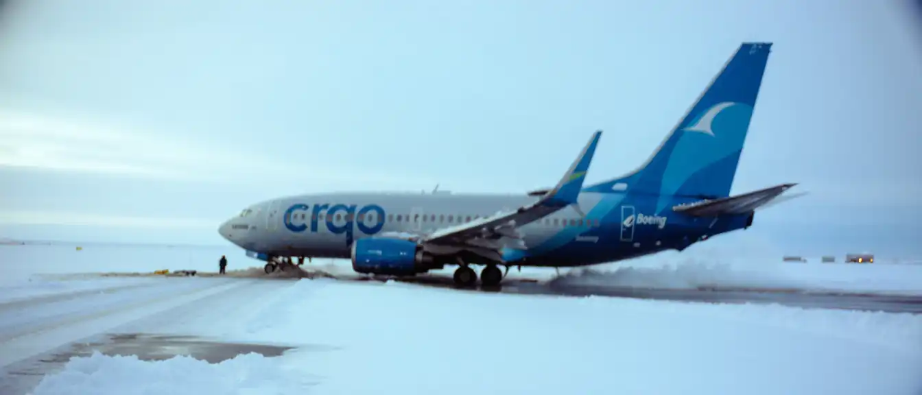 Инцидент в Норильске: грузовой Boeing 737 авиакомпании S7 сошел с полосы